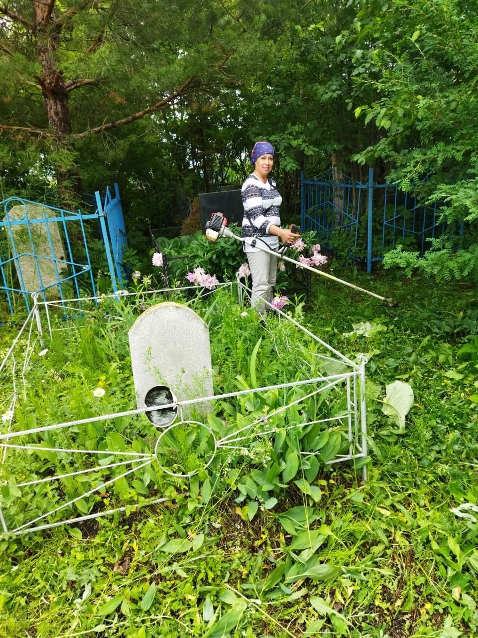 Аю авылында зиратта өмә үткәрделәр