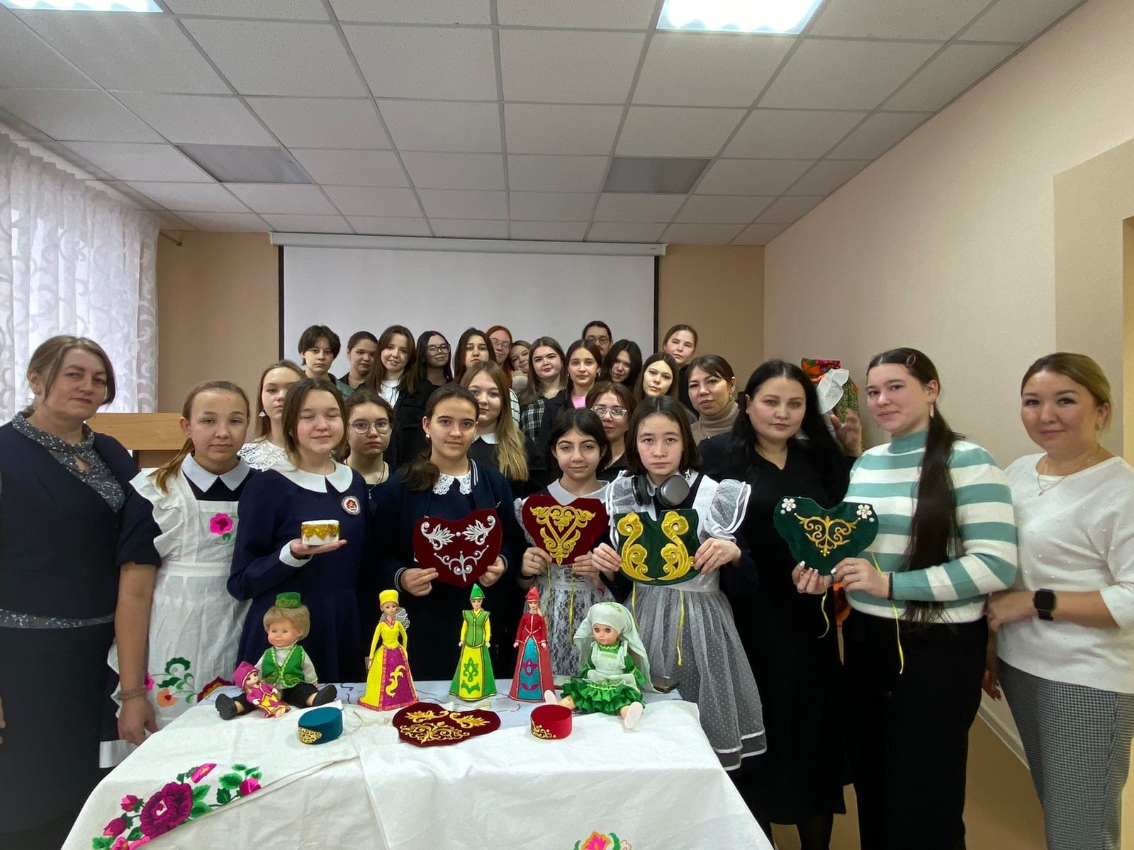 Минзәләдә татар бизәкләре буенча мастер-класс үткәрделәр