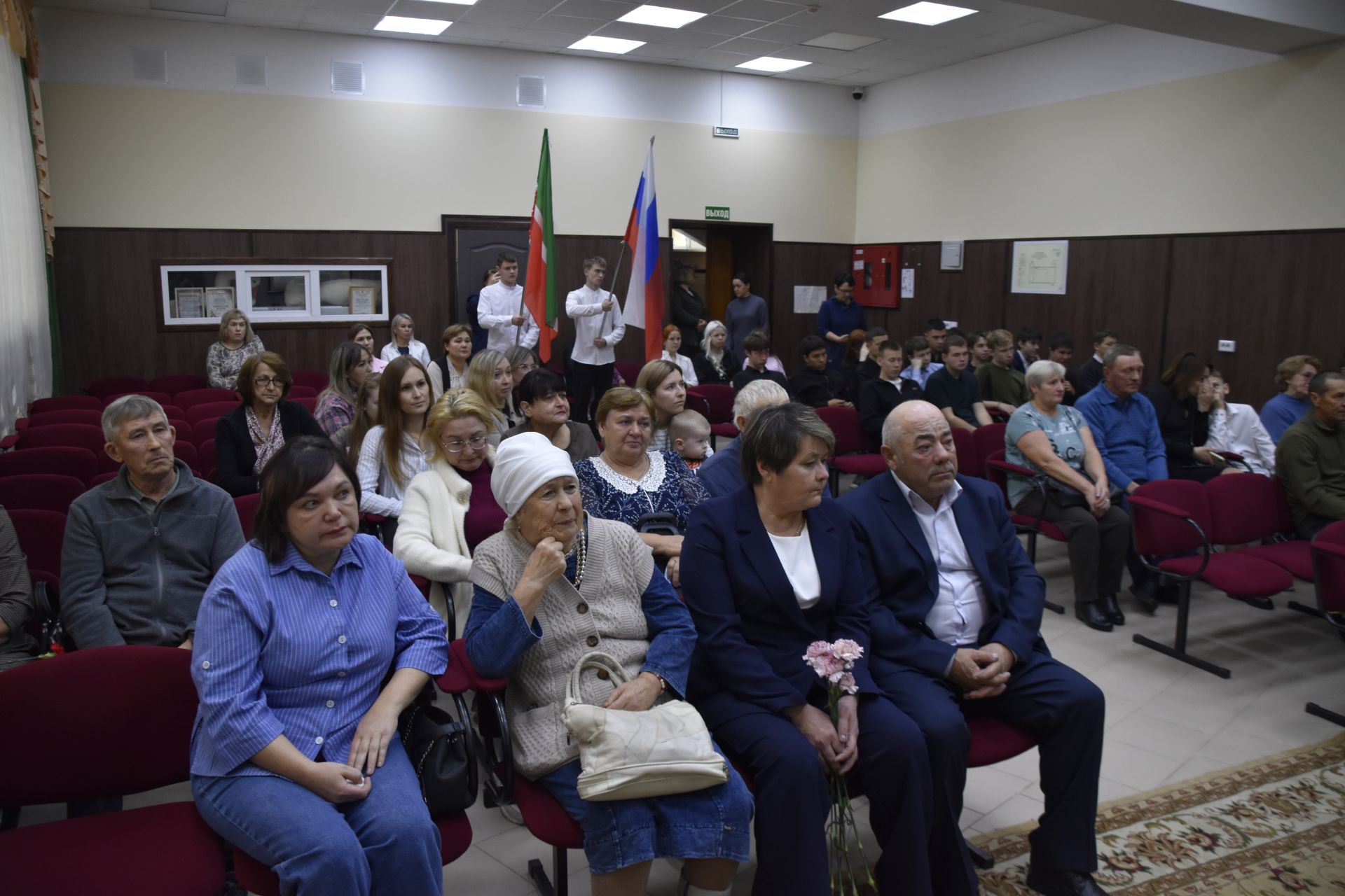 В Мензелинском сельхозтехникуме открылся мемориальный стенд
