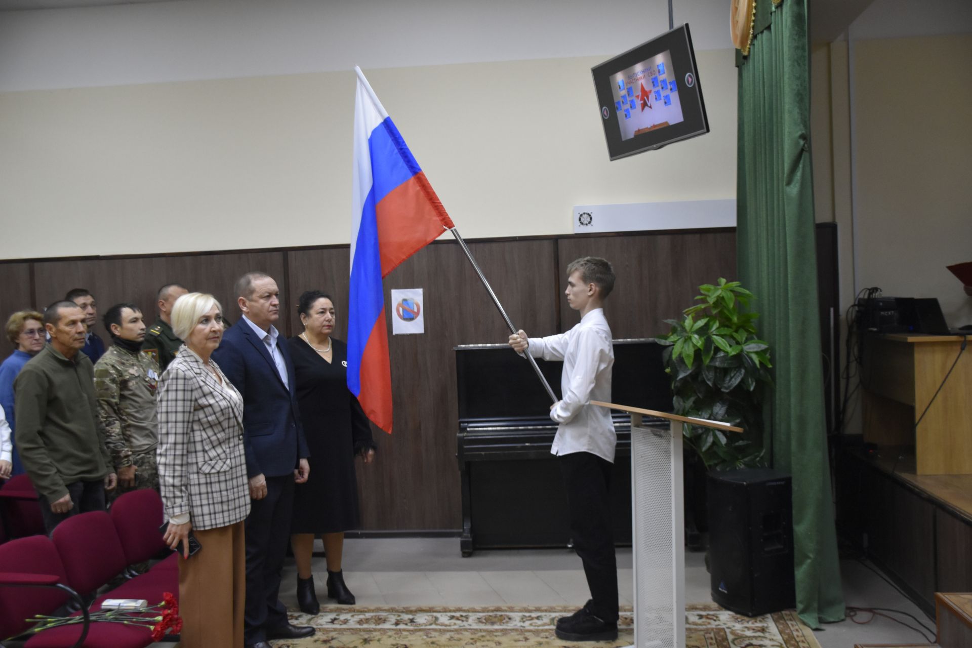 В Мензелинском сельхозтехникуме открылся мемориальный стенд
