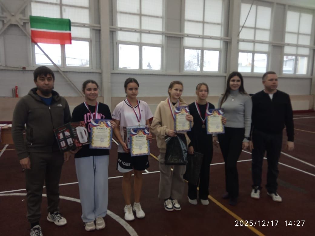 Все участники сборной Мензелинска стали призерами турнира по бадминтону в Сарманове