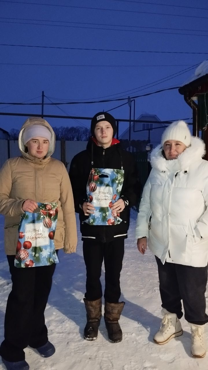 Мирное небо в наших сердцах: подарки от Калтаковской школы и детского сада