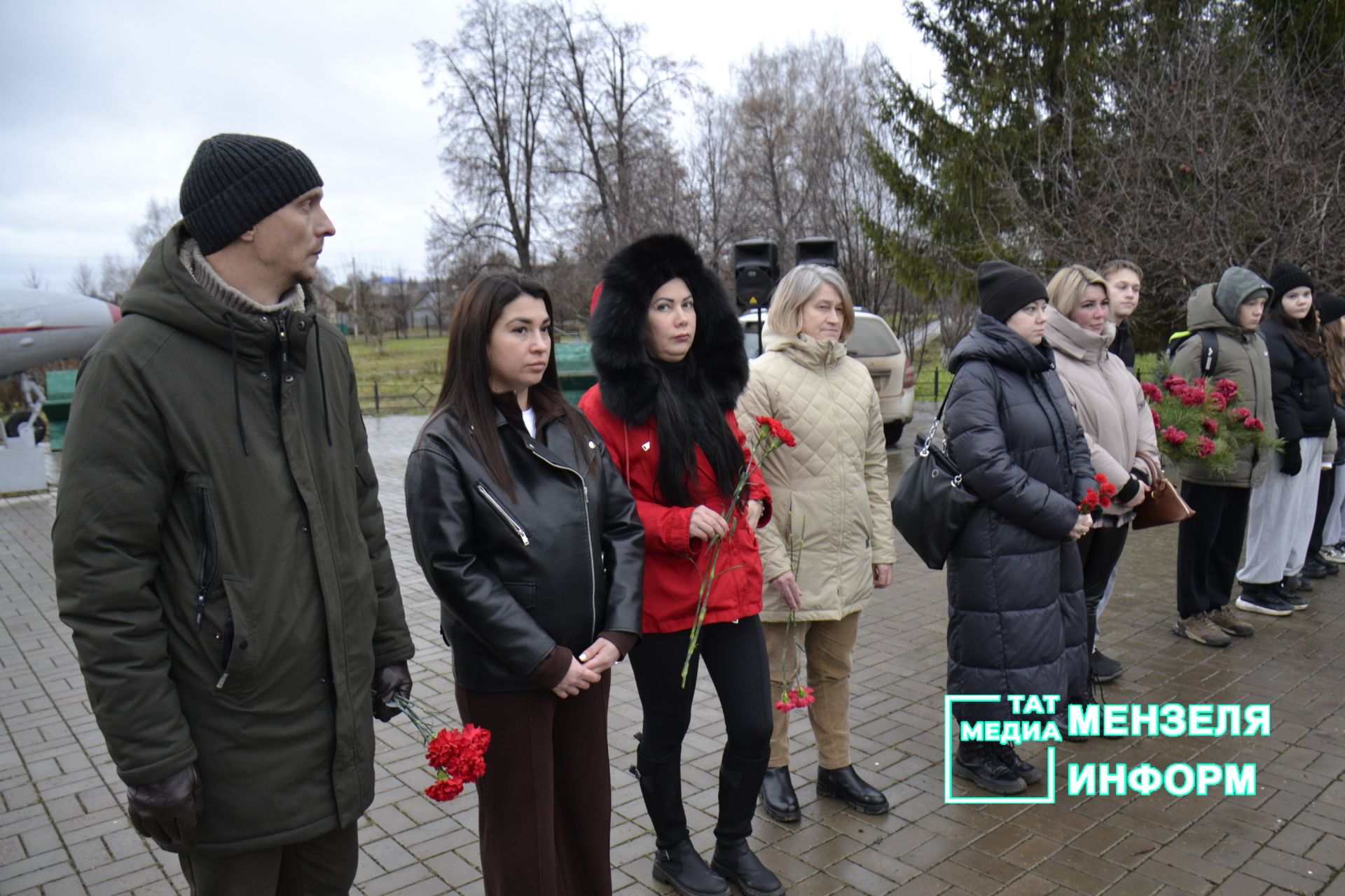 В Парке Победы Мензелинска почтили память Неизвестного солдата.
