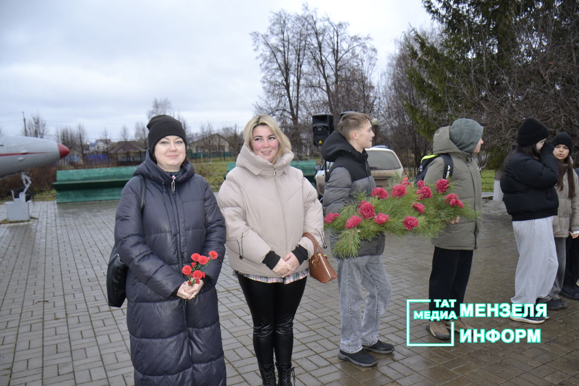 В Парке Победы Мензелинска почтили память Неизвестного солдата.