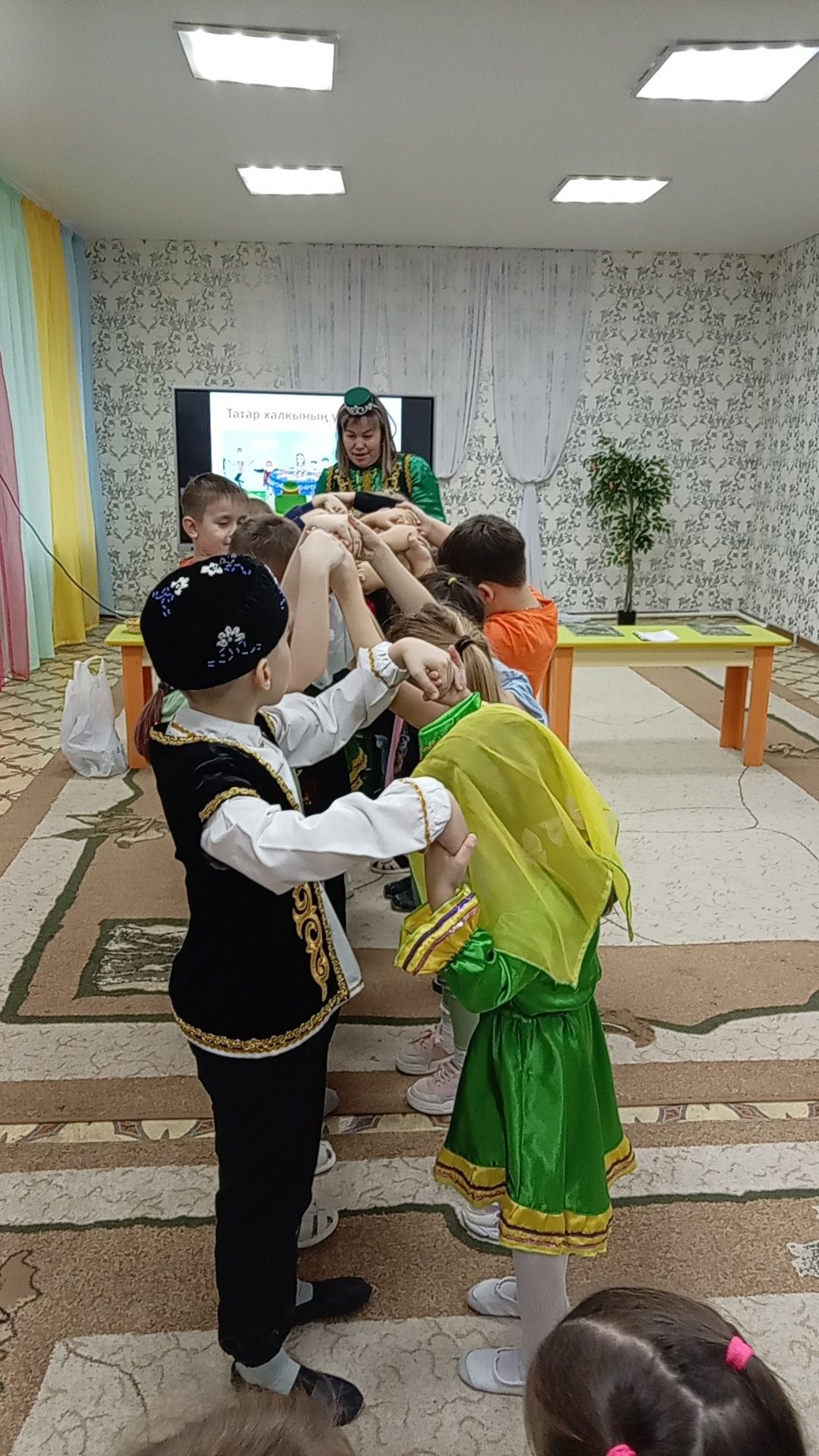 Детский сад № 2 «Алтынчеч» распахнул свои двери для выездной мультстудии «Тылсымлы ачкыч»