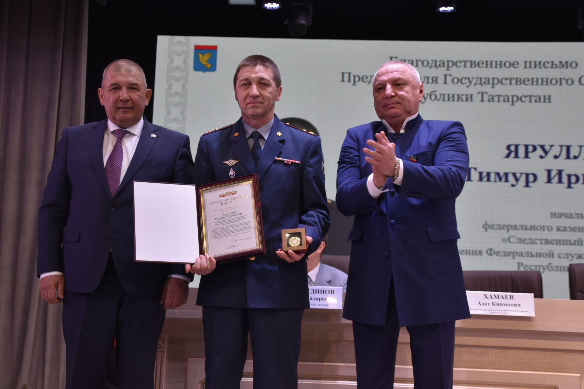 На заседании Совета Мензелинского района были вручены награды от руководства республики и района
