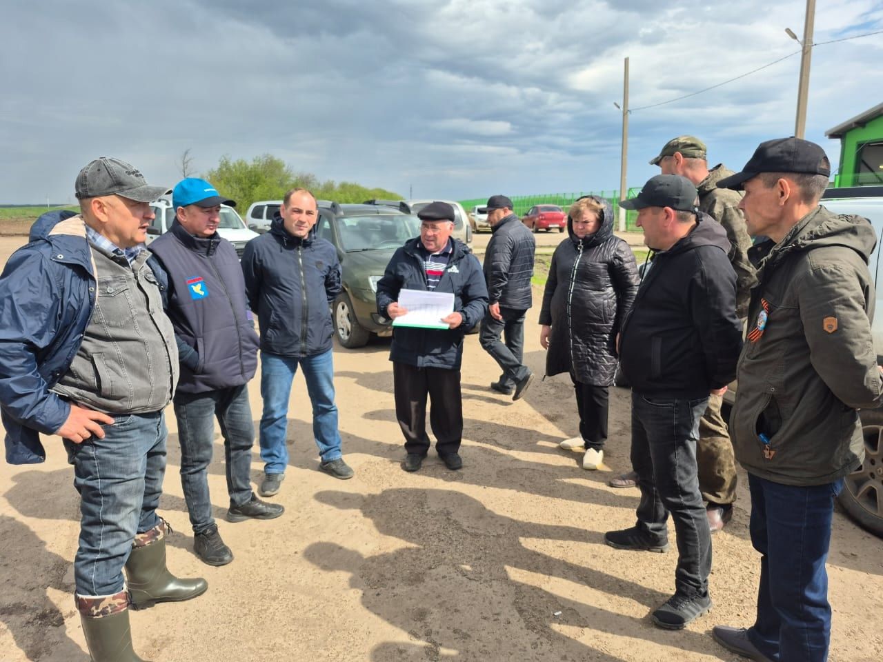 Айдар Салахов вместе с руководителями хозяйств, главами сельских поселений обсудил предстоящие задачи.