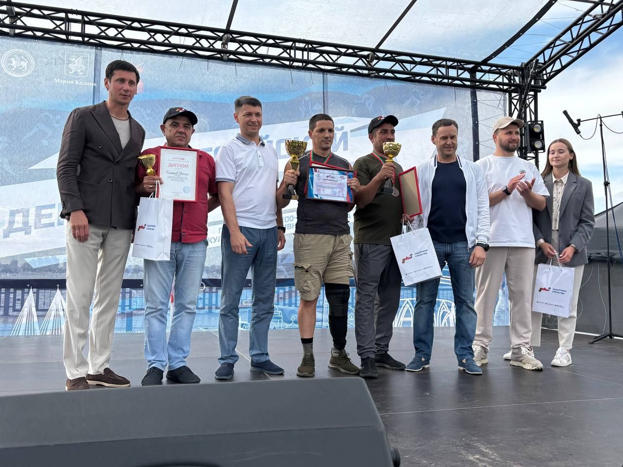 Мензелинец Владимир Куряшов добавил к боевым наградам кубок за победу в спорте