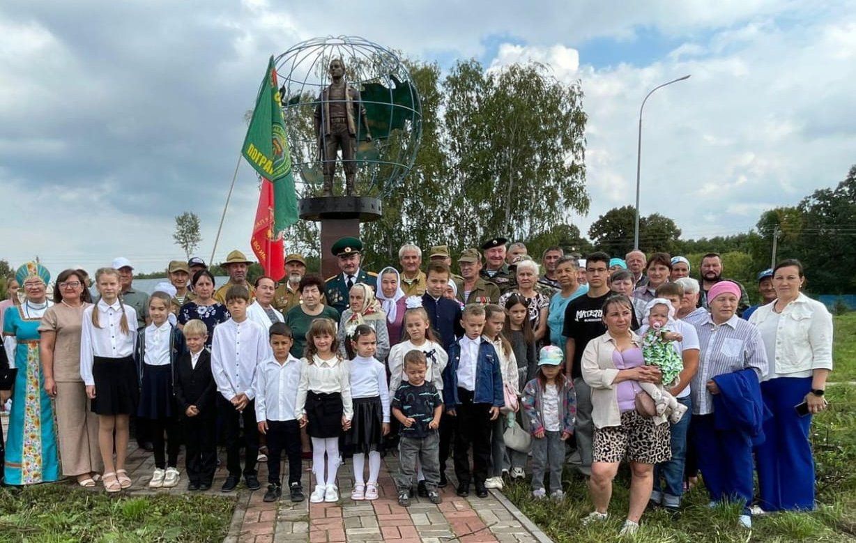 Двойной праздник в Воровском: Российский флаг и память о воинах-интернационалистах