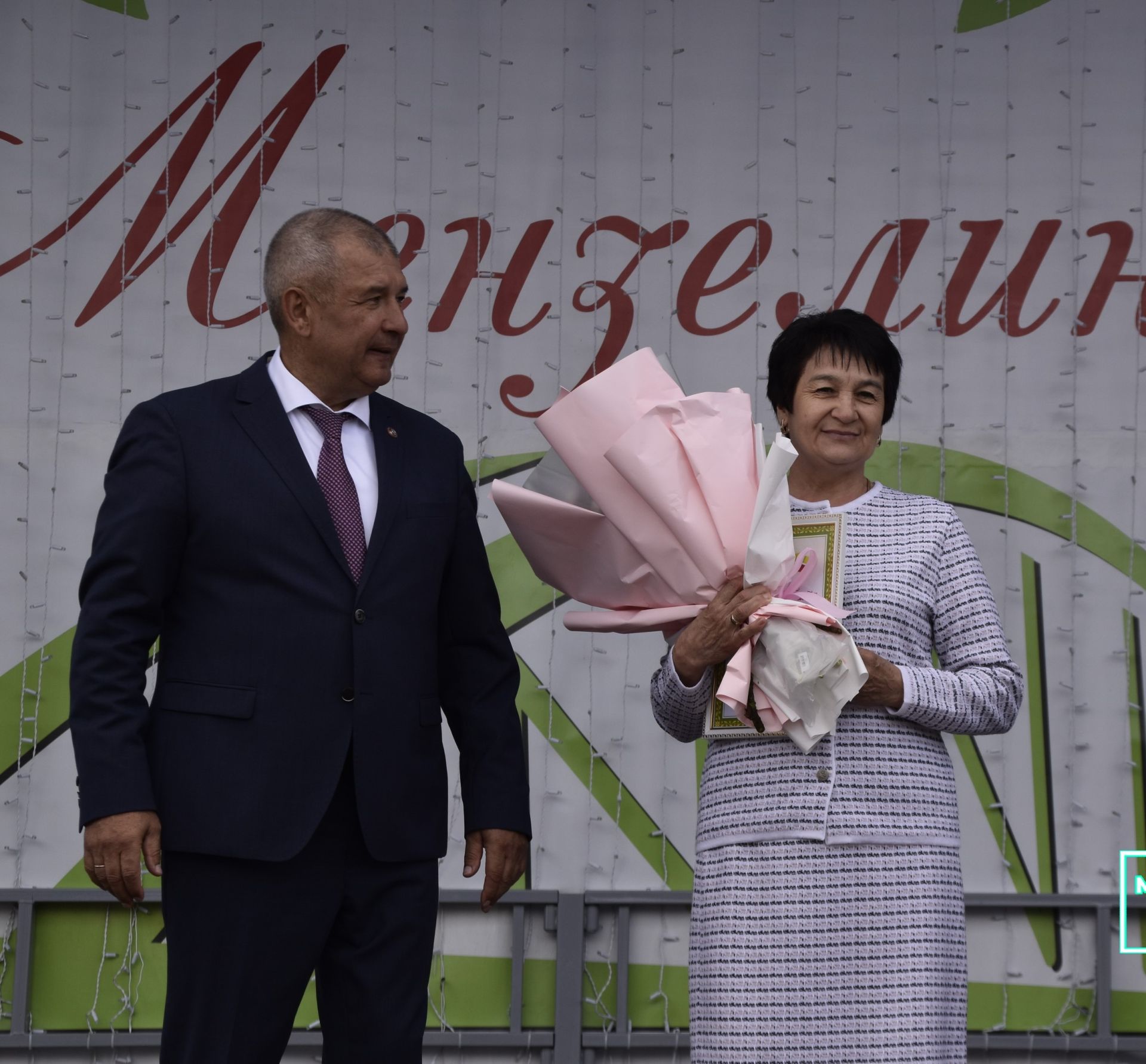 В день Республики наградили сотрудника «Мензеля-информ»