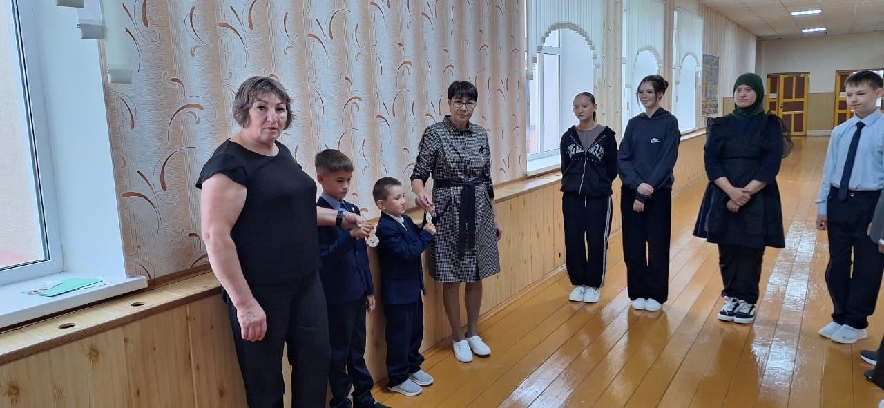 Первоклассникам Кадряковской  школы вручили фликеры
