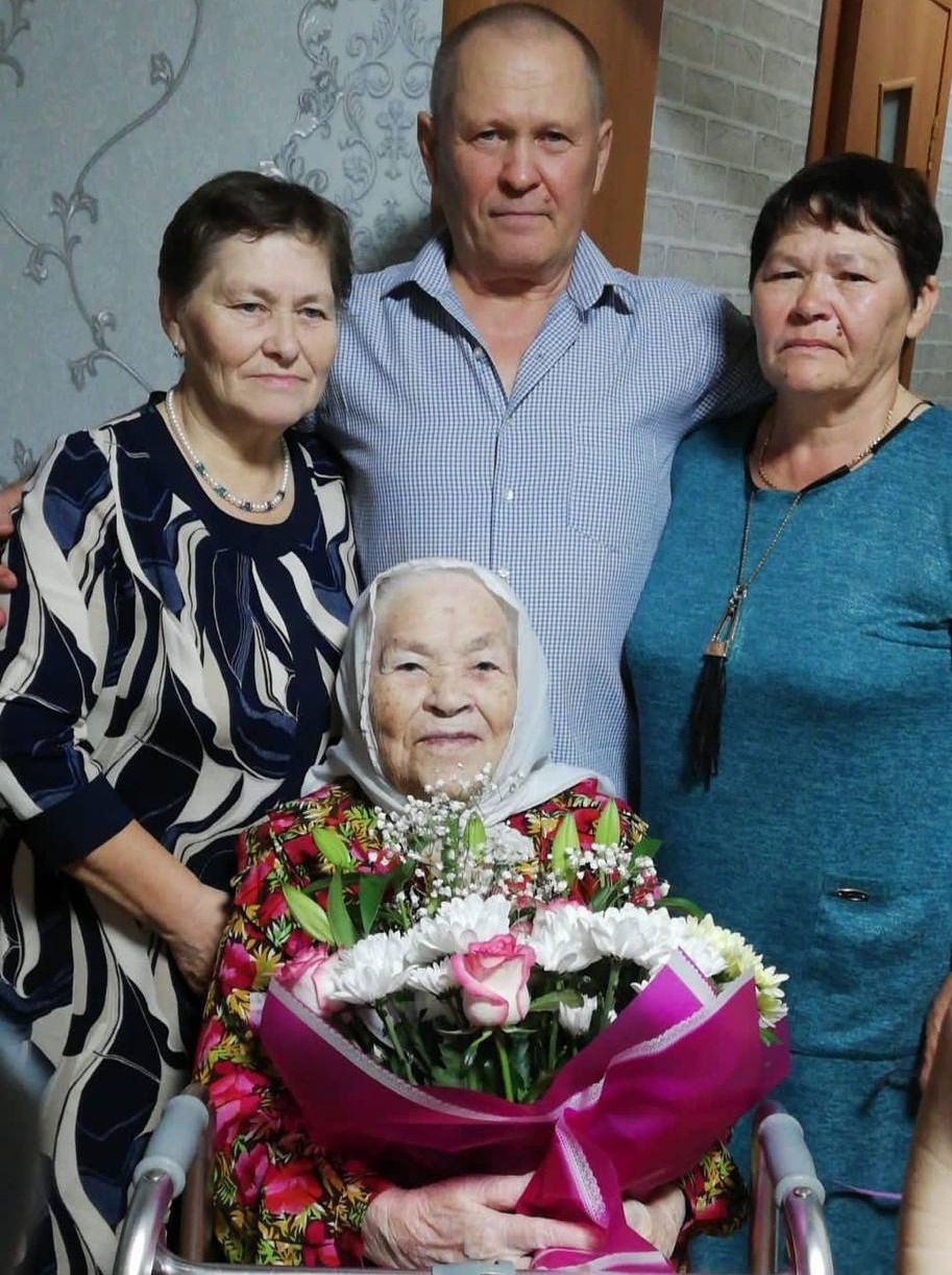 100 лет жизни, полной подвига и любви: труженица тыла из Мензелинска принимает поздравления