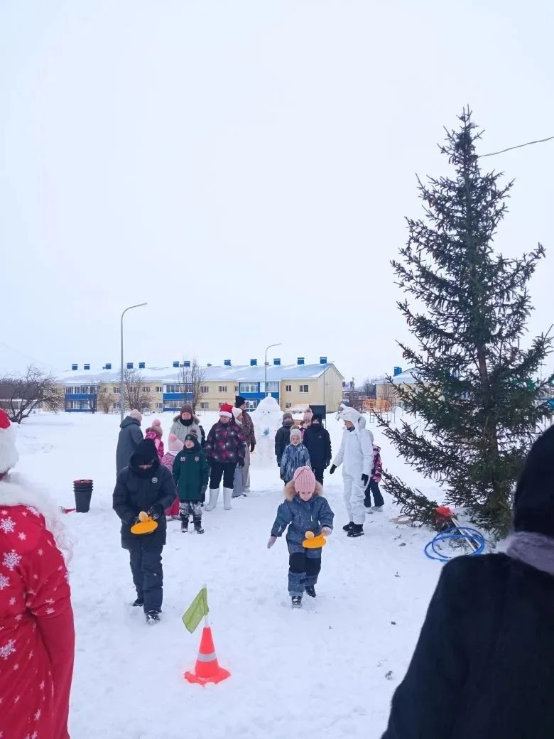 Активная зима в Мензелинске: Дети и взрослые на «Новогоднем переполохе»