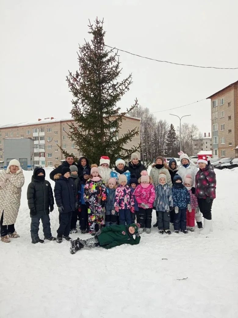 Активная зима в Мензелинске: Дети и взрослые на «Новогоднем переполохе»