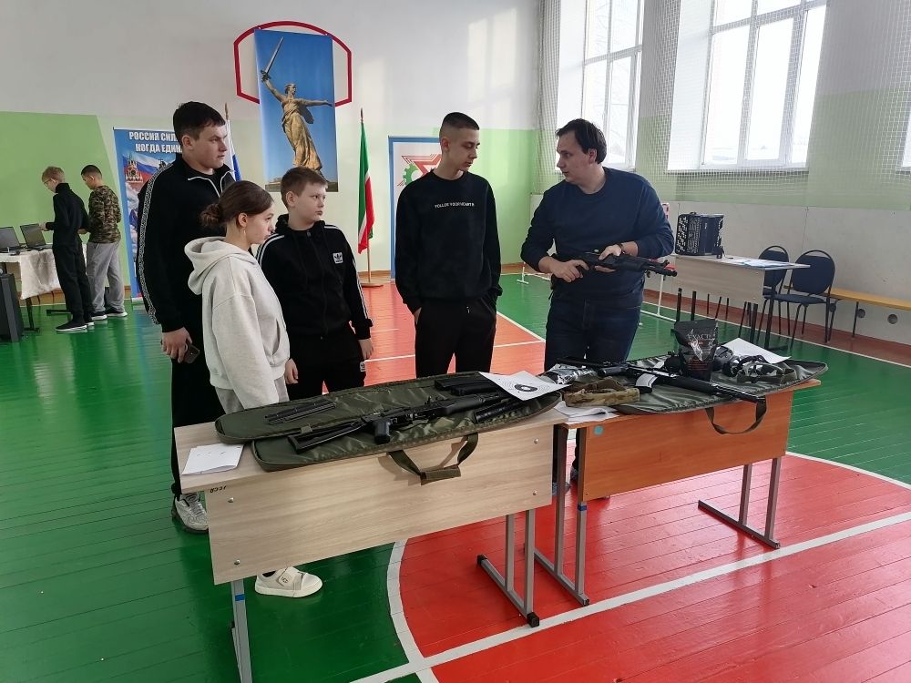 Учащиеся Мензелинского района соревновались в стрельбе и управлении дронами