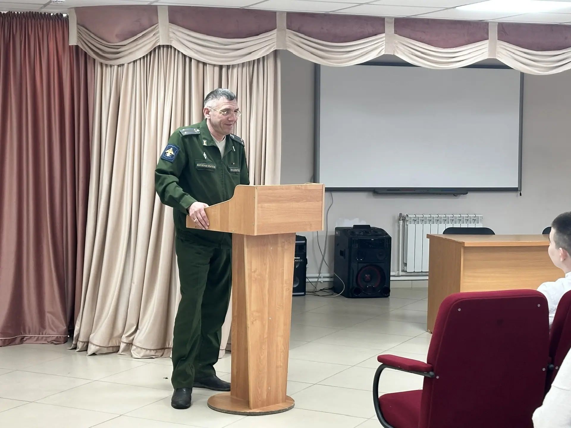 Диалог о важном: военный комиссар Мензелинского района в гостях у будущих медиков