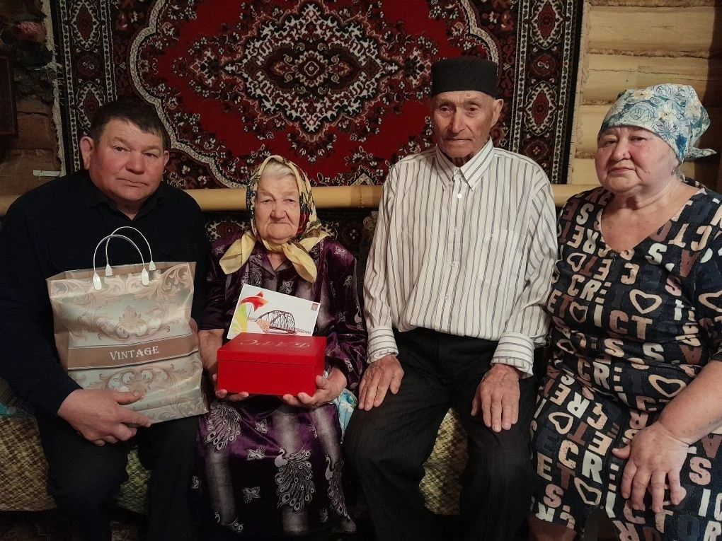 Жительницу Старого Иркеняша Нагыдельбанат Исламову поздравили с 98-летием