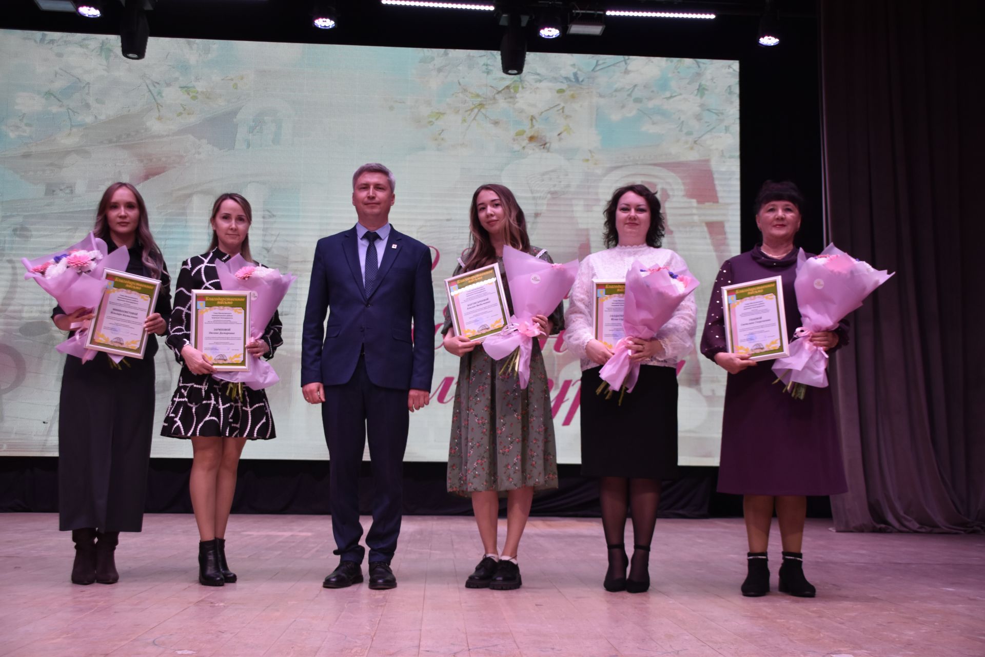 Минзәләдә мәдәният хезмәткәрләре көнен билгеләп үттеләр
