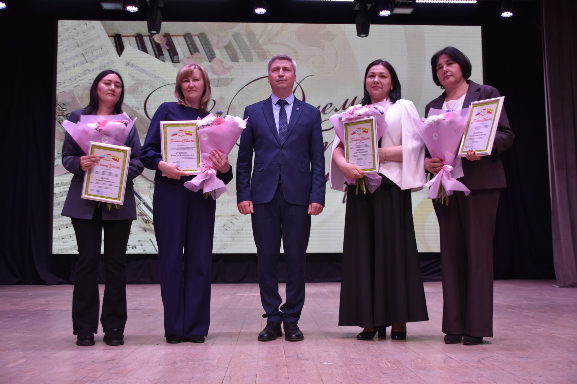 Минзәләдә мәдәният хезмәткәрләре көнен билгеләп үттеләр