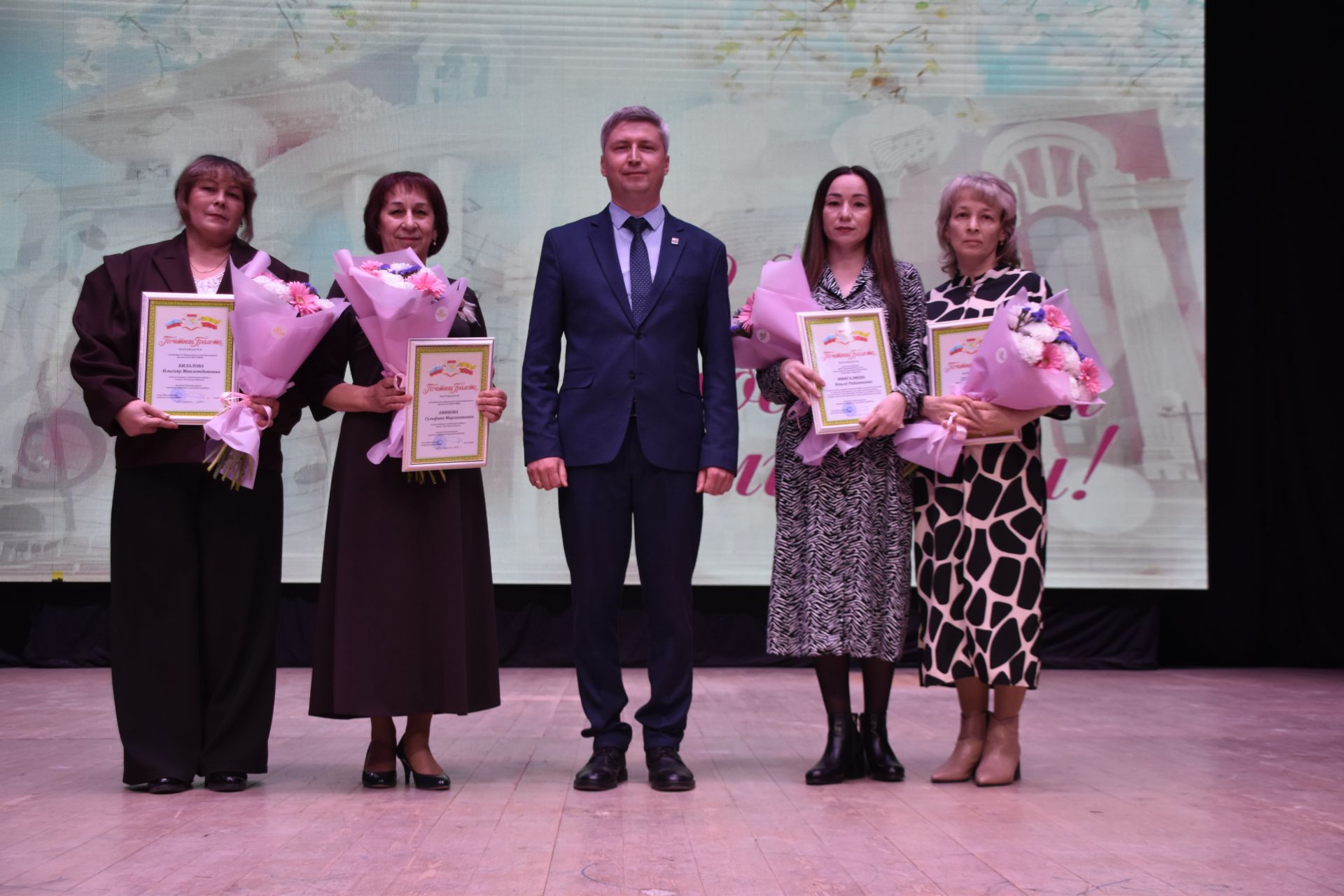 Минзәләдә мәдәният хезмәткәрләре көнен билгеләп үттеләр