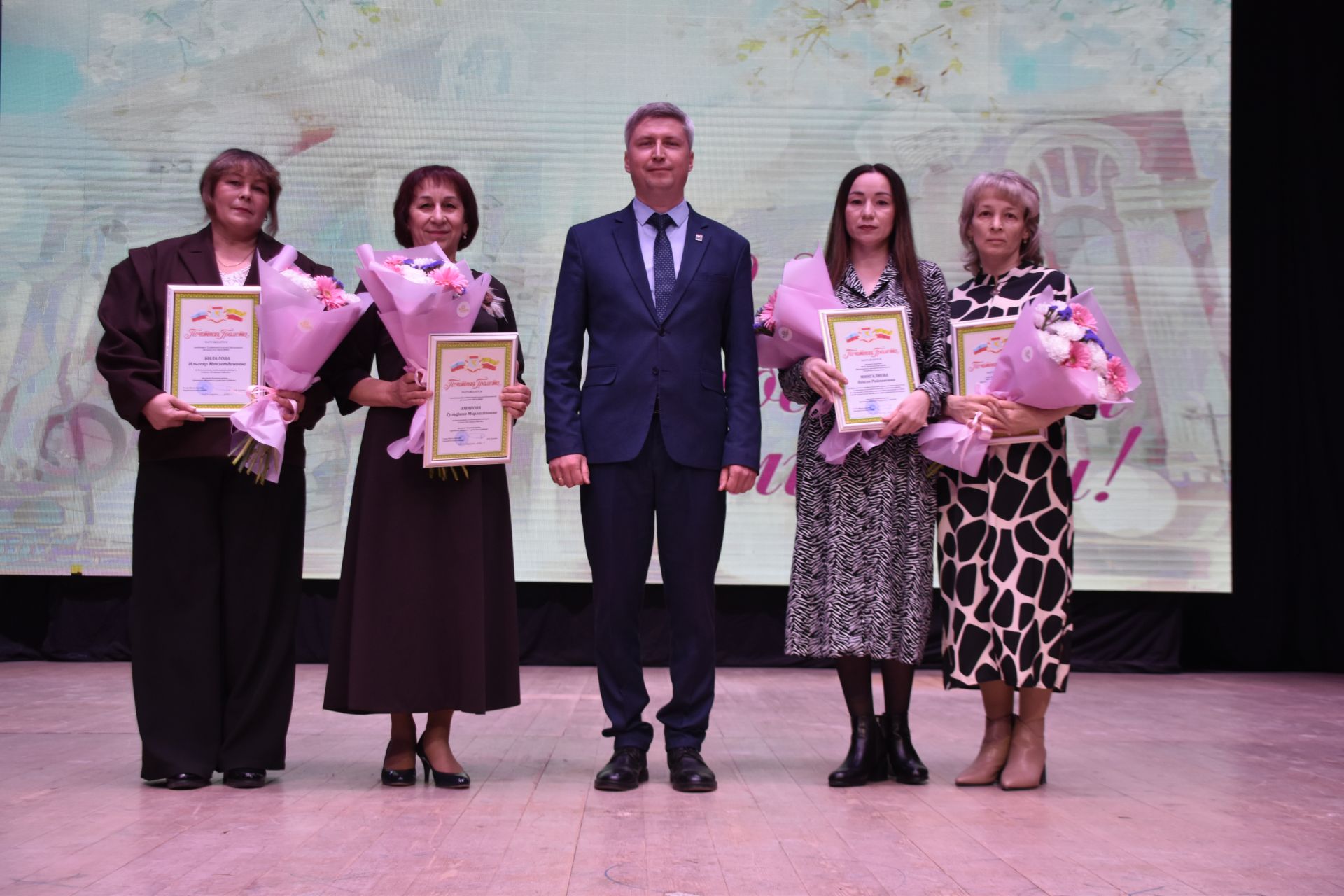 Минзәләдә мәдәният хезмәткәрләре көнен билгеләп үттеләр