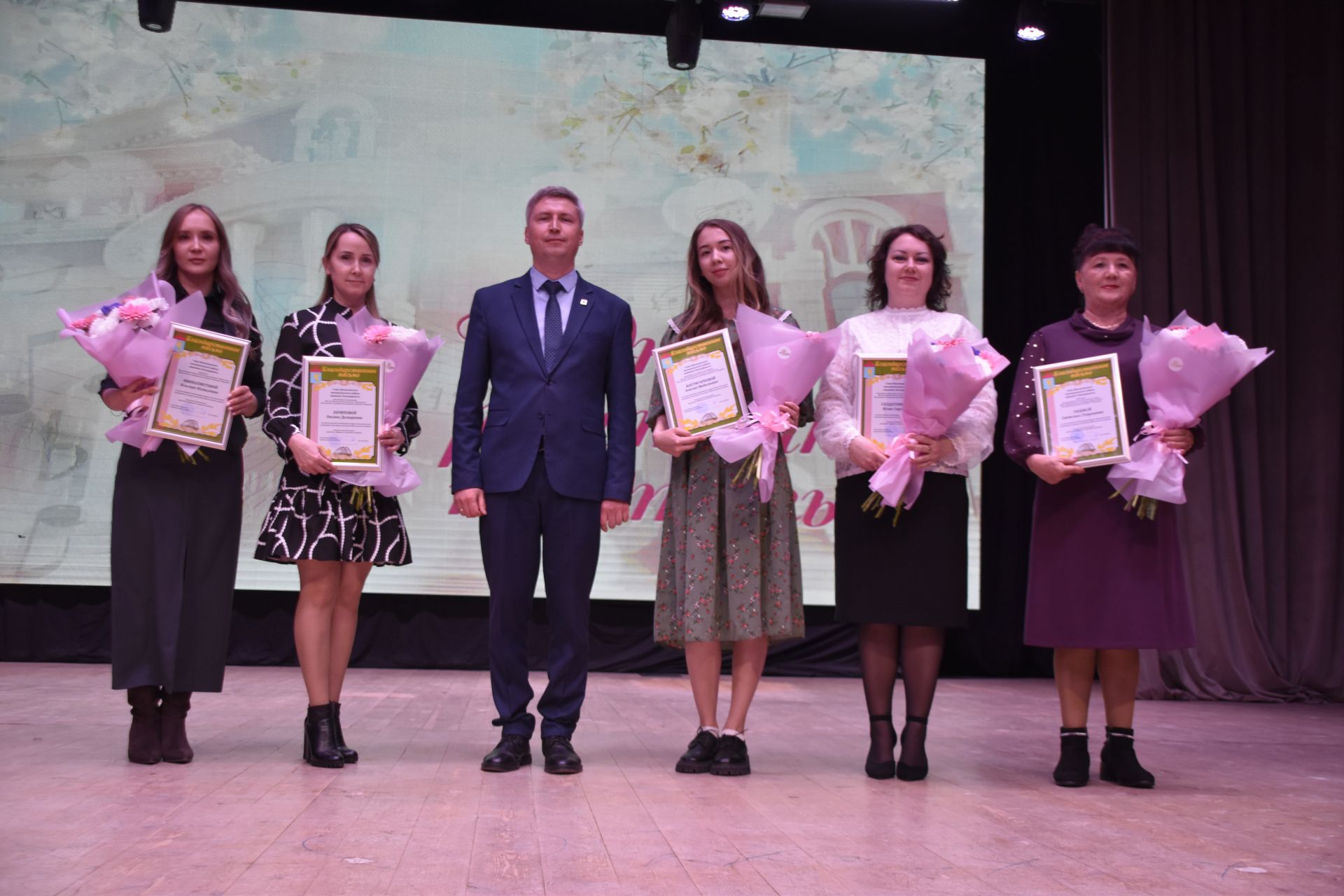 Минзәләдә мәдәният хезмәткәрләре көнен билгеләп үттеләр