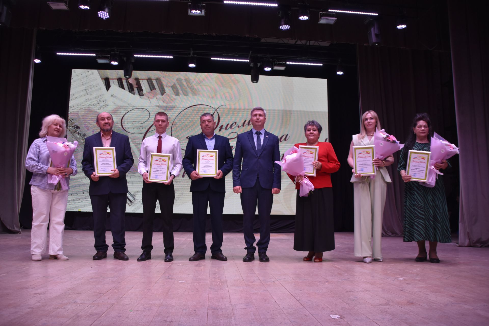 Минзәләдә мәдәният хезмәткәрләре көнен билгеләп үттеләр