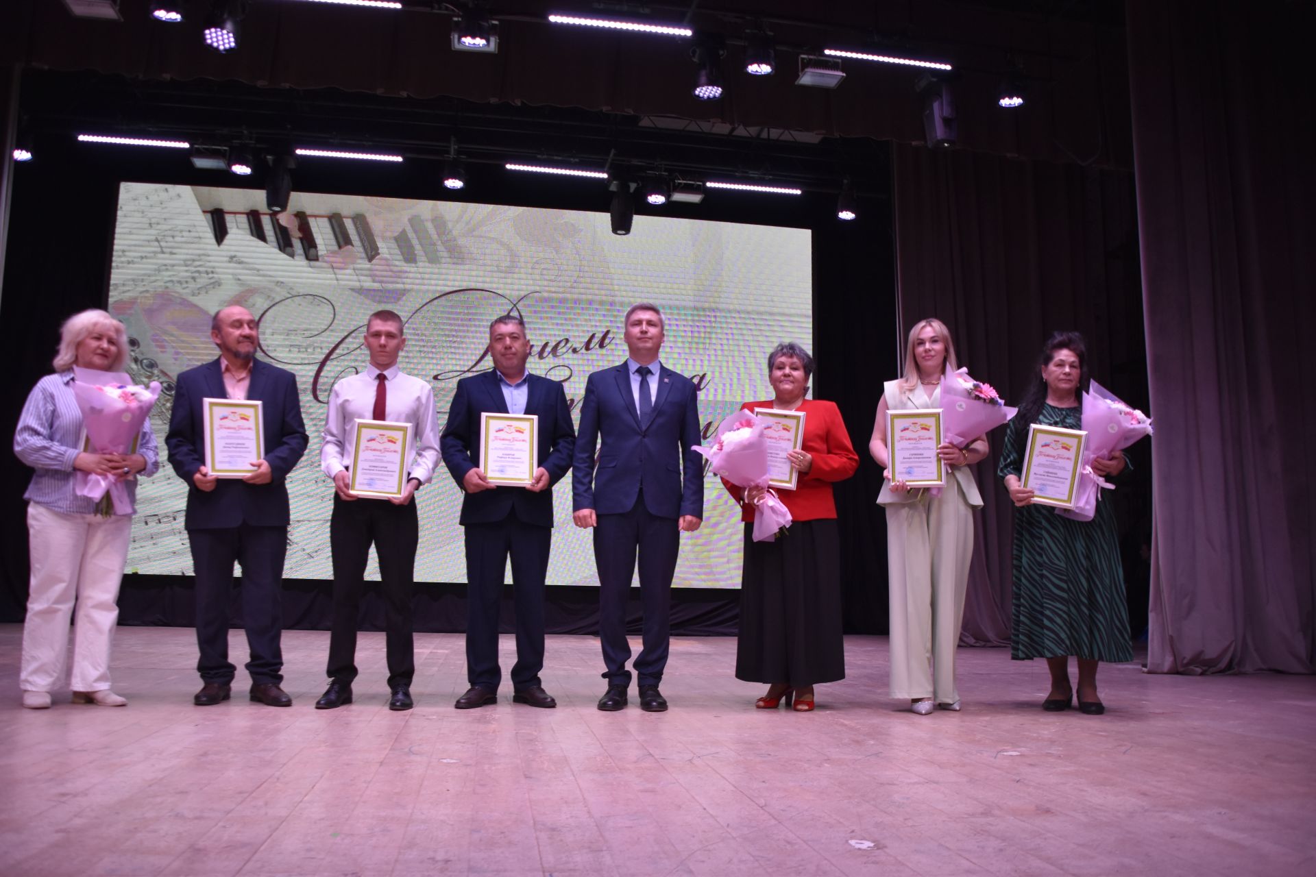 Минзәләдә мәдәният хезмәткәрләре көнен билгеләп үттеләр