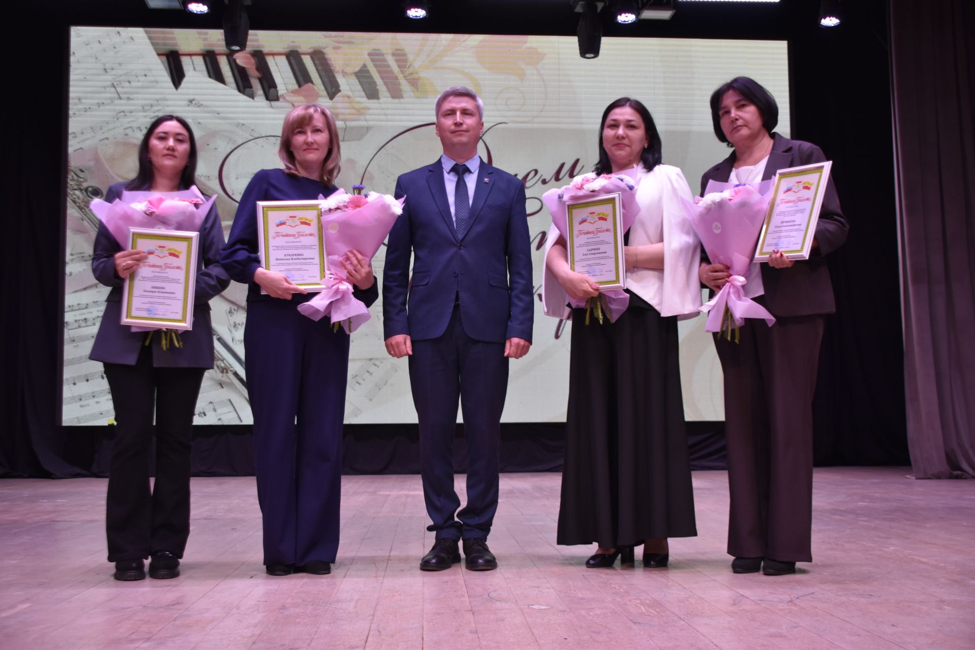 Минзәләдә мәдәният хезмәткәрләре көнен билгеләп үттеләр