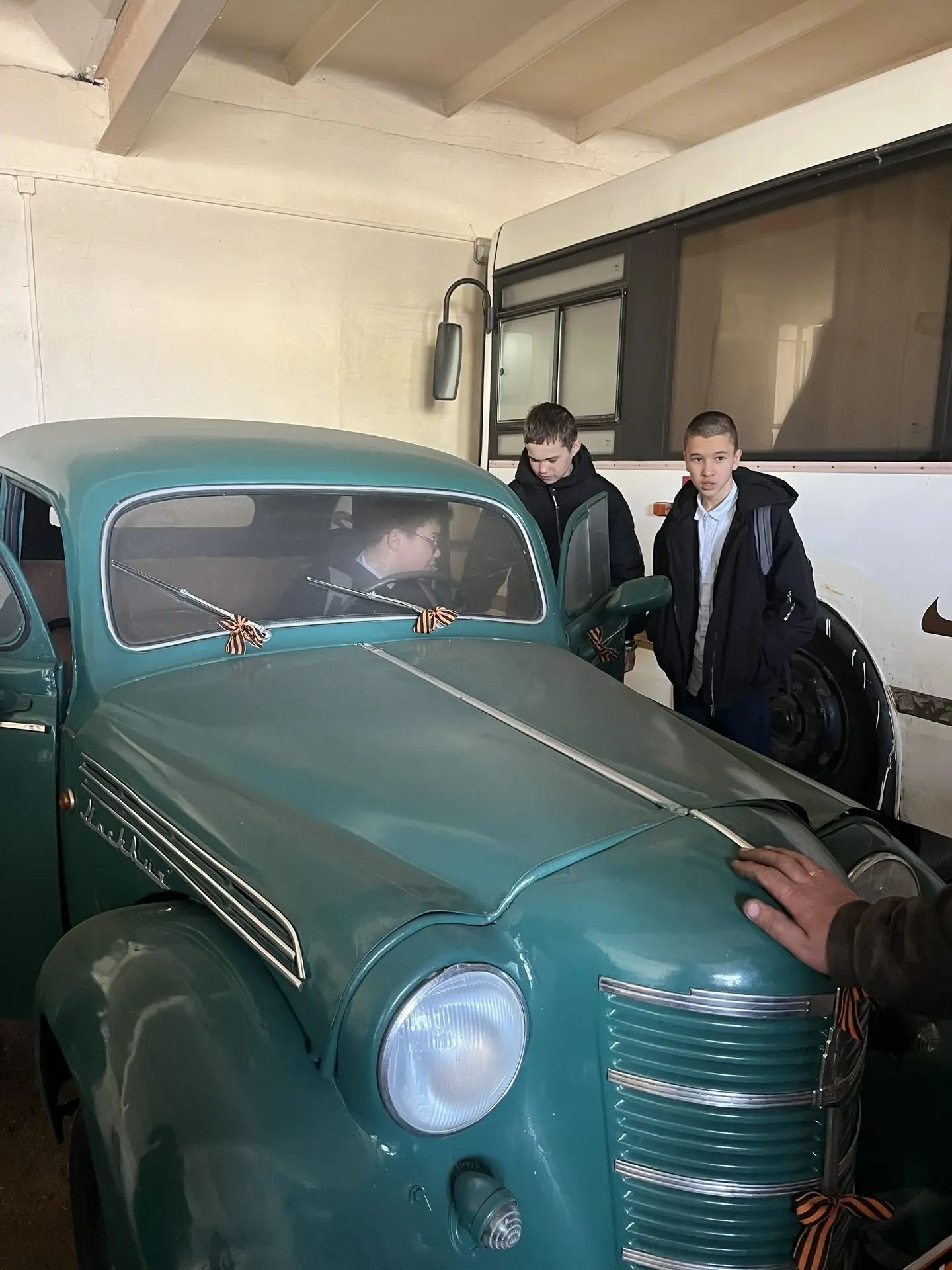 Школьники из Мензелинска познакомились с работой автопарка в рамках профориентационной экскурсии