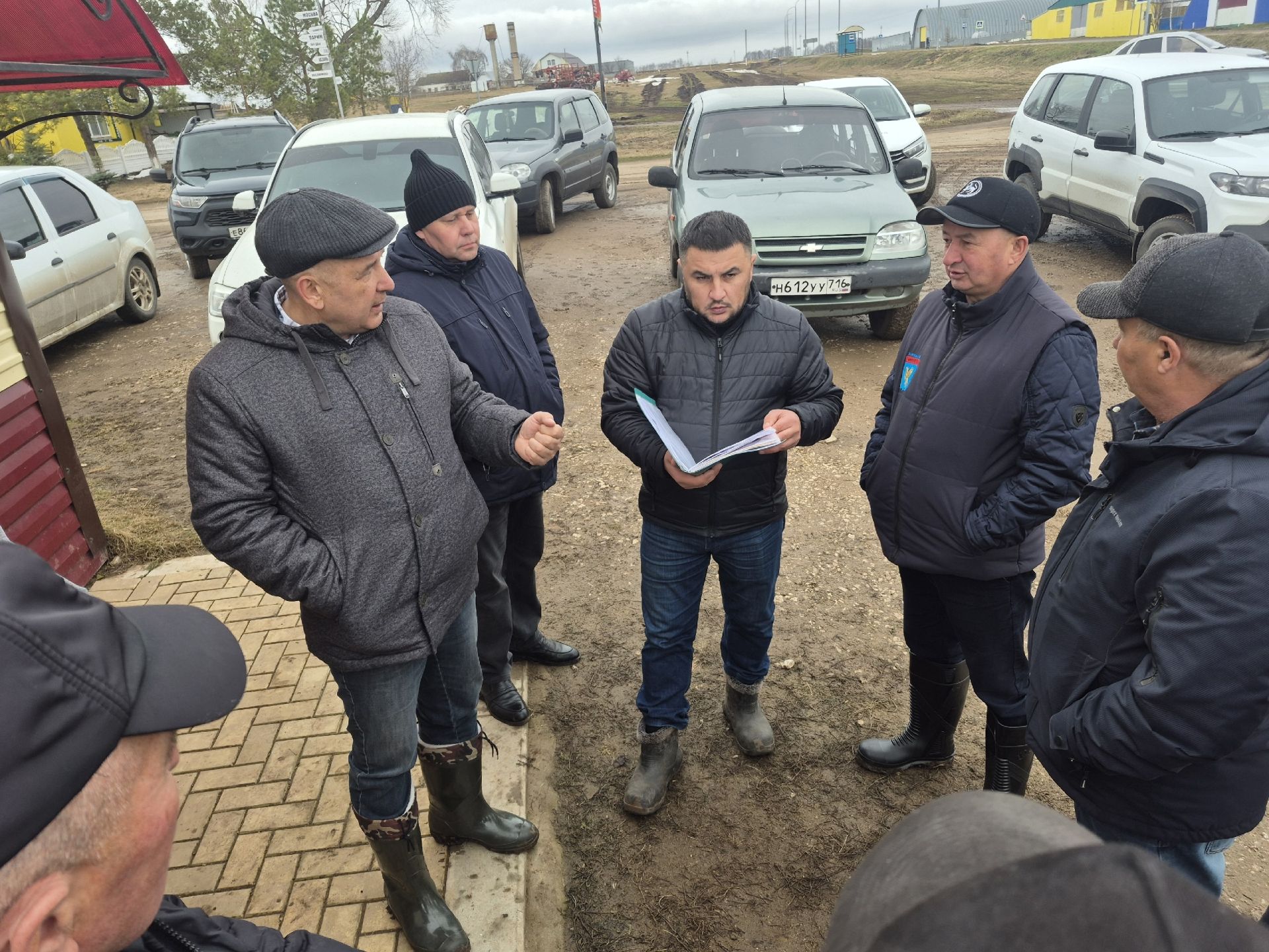 Минзәлә районы башлыгы Айдар Салахов авыл җирлекләрендә булды