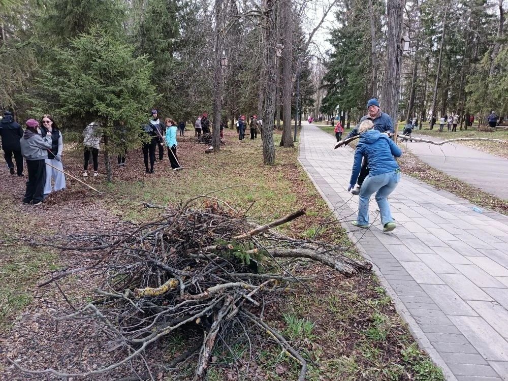 Мензелинцы встретили Первомай созидательным трудом: общегородской субботник объединил жителей