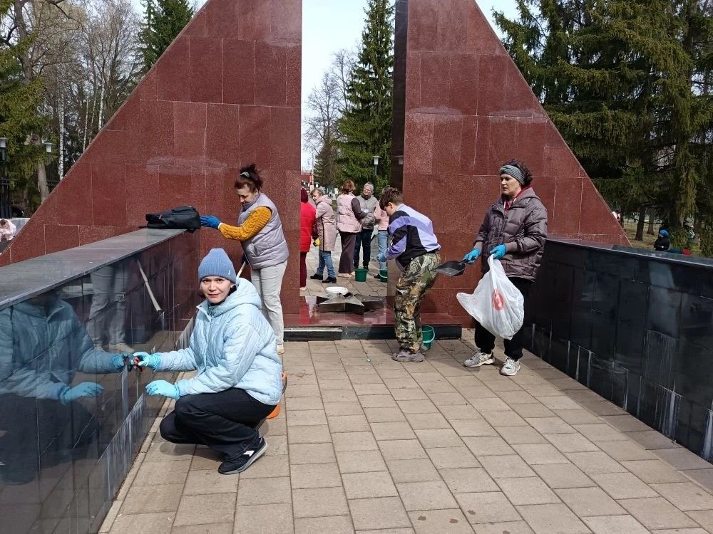 Мензелинцы встретили Первомай созидательным трудом: общегородской субботник объединил жителей
