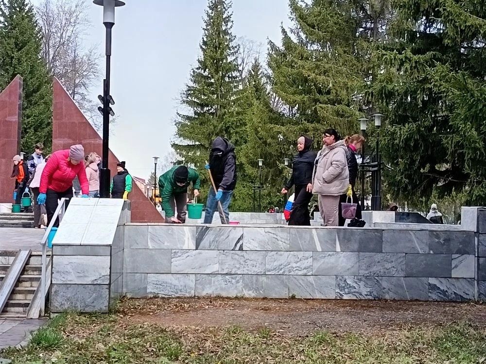 Мензелинцы встретили Первомай созидательным трудом: общегородской субботник объединил жителей
