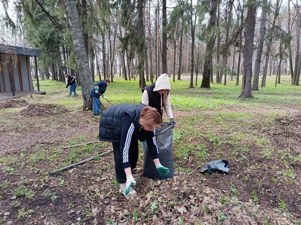 Мензелинцы встретили Первомай созидательным трудом: общегородской субботник объединил жителей