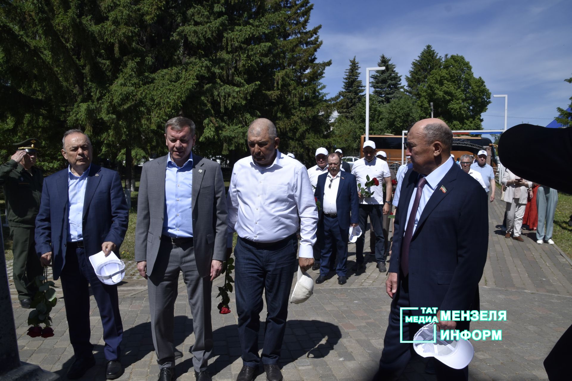 Участники семинара-совещания почтили память Мусы Джалиля в Мензелинске