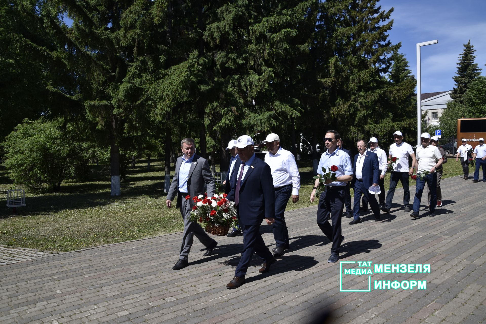 Участники семинара-совещания почтили память Мусы Джалиля в Мензелинске