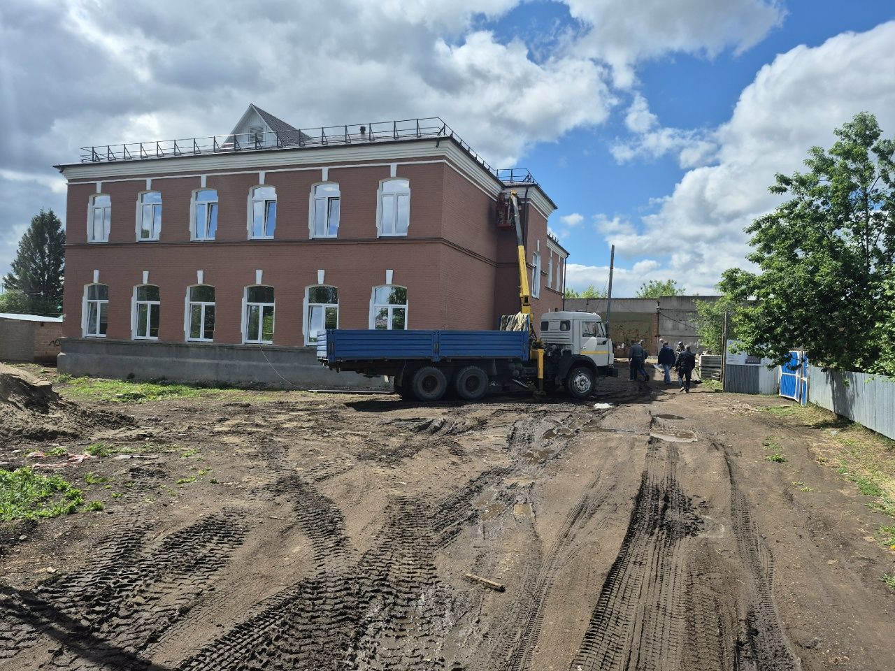 В Мензелинске продолжается реконструкция здания будущего центра цифровых технологий сельхозтехникума