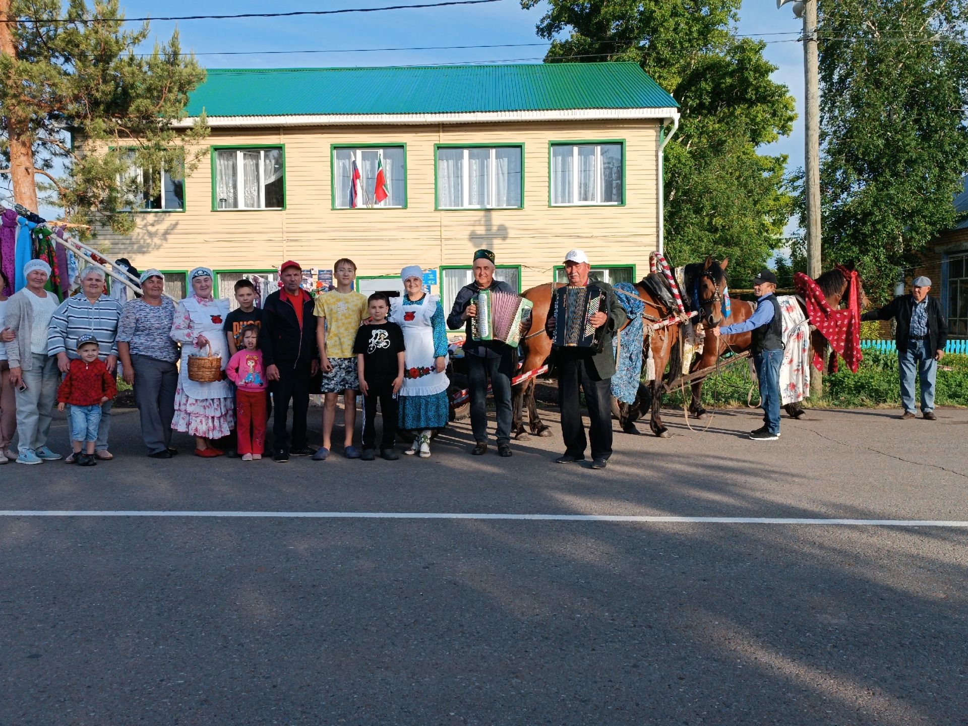 Минзәлә районы Бикбау авылында Сабантуйга бүләк җыйдылар