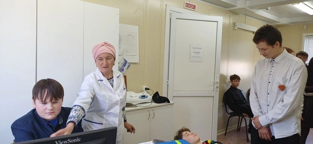 Ученики Калтаковской СОШ попробовали себя в роли медиков