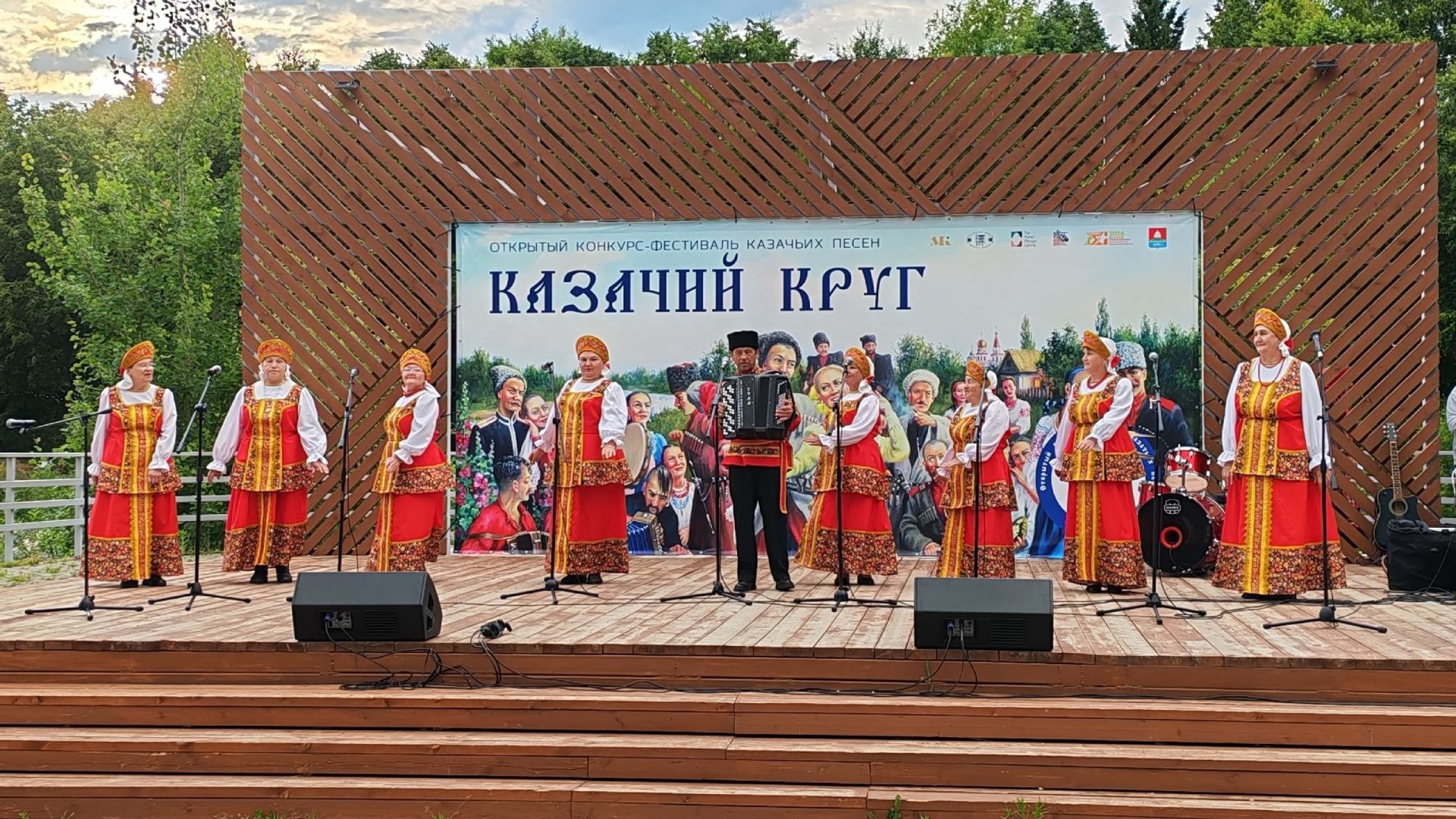 Народный ансамбль «Рябинушка» из Воровского СДК стал лауреатом фестиваля казачьих песен «Казачий круг»