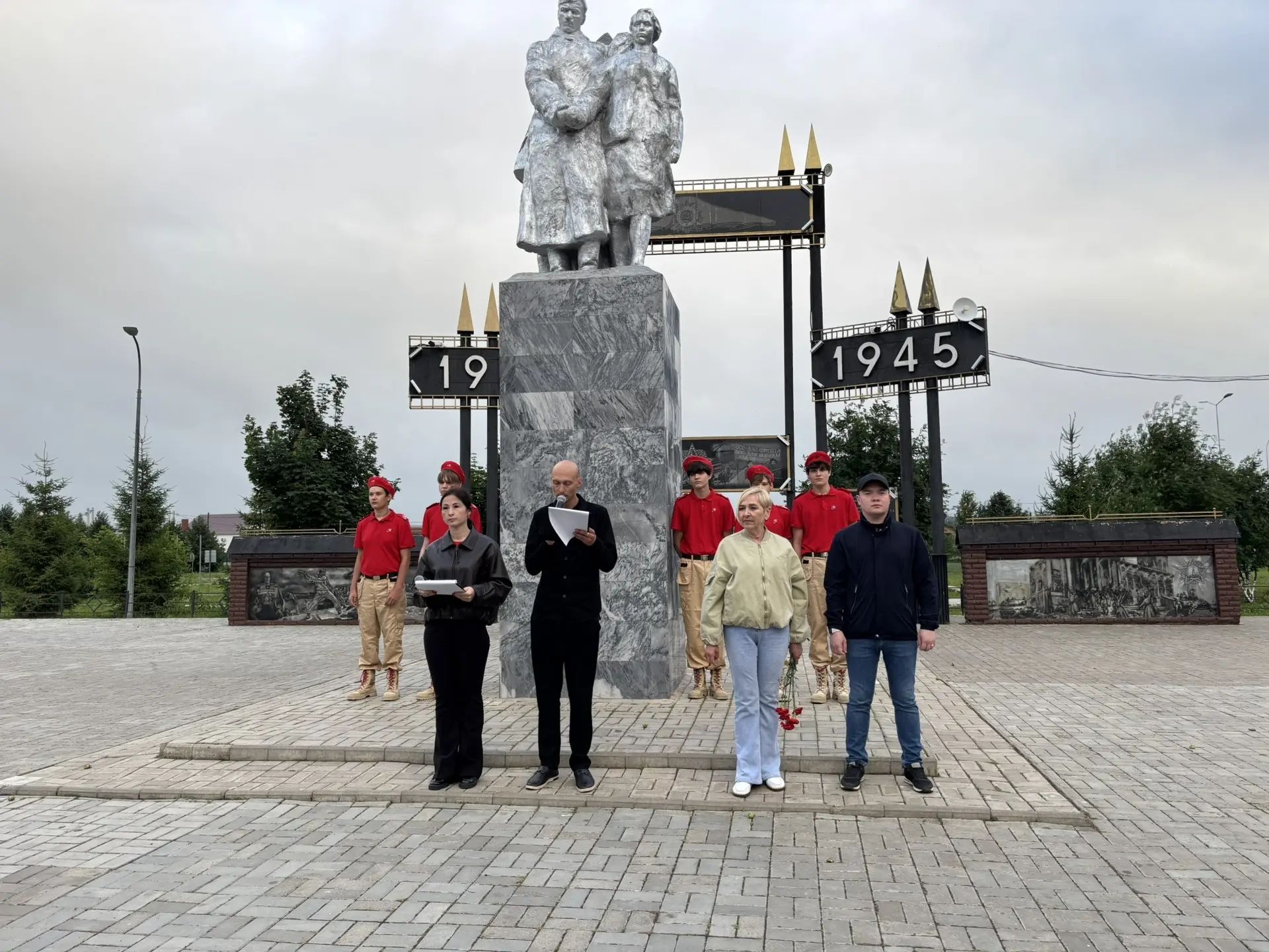 В День памяти и скорби, жители Мензелинска присоединились к всероссийской акции «Свеча памяти»