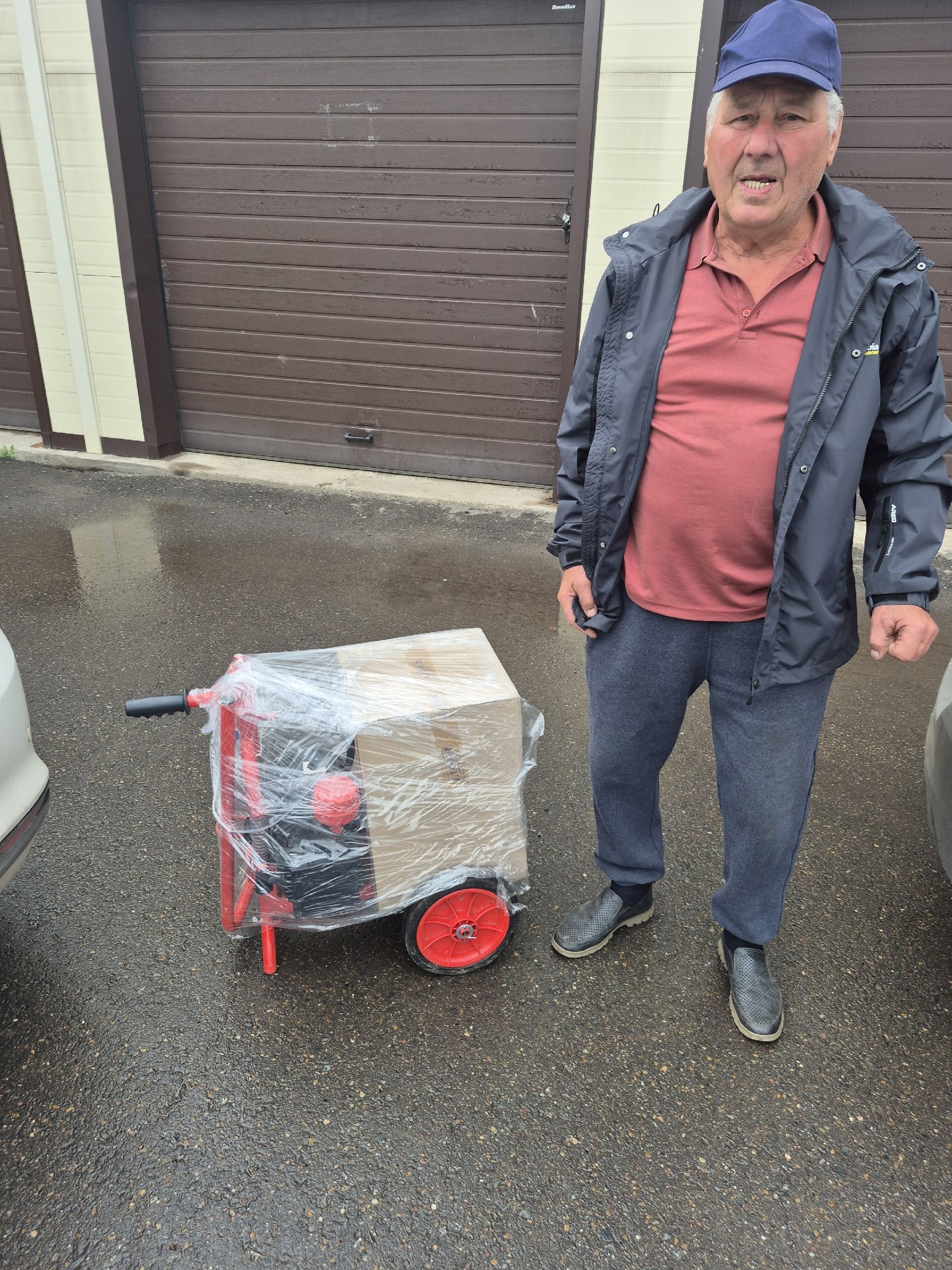Мингазовы из Мензелинска в своём подворье доят 15 коров, а продукцию умело продают в Челнах