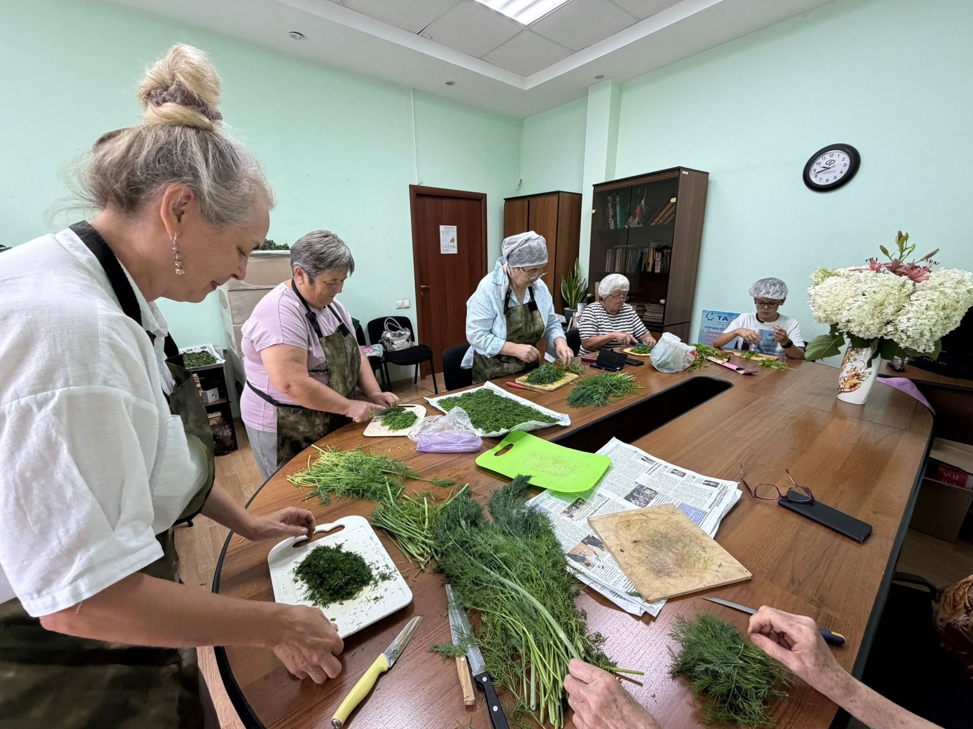 Мензелинские пенсионеры поддерживают бойцов СВО