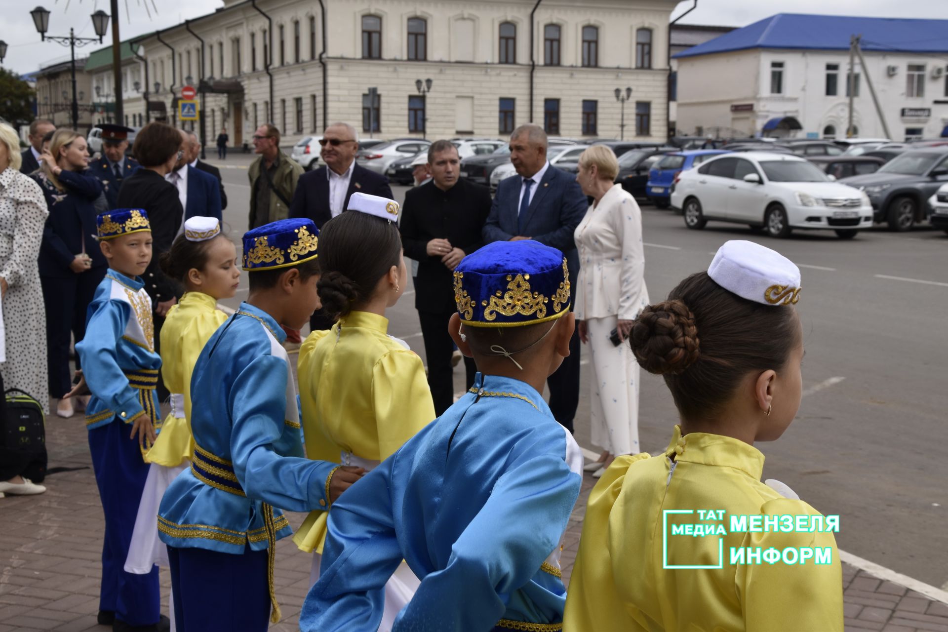 Будущие мензелинские первоклассники получили подарки к школе