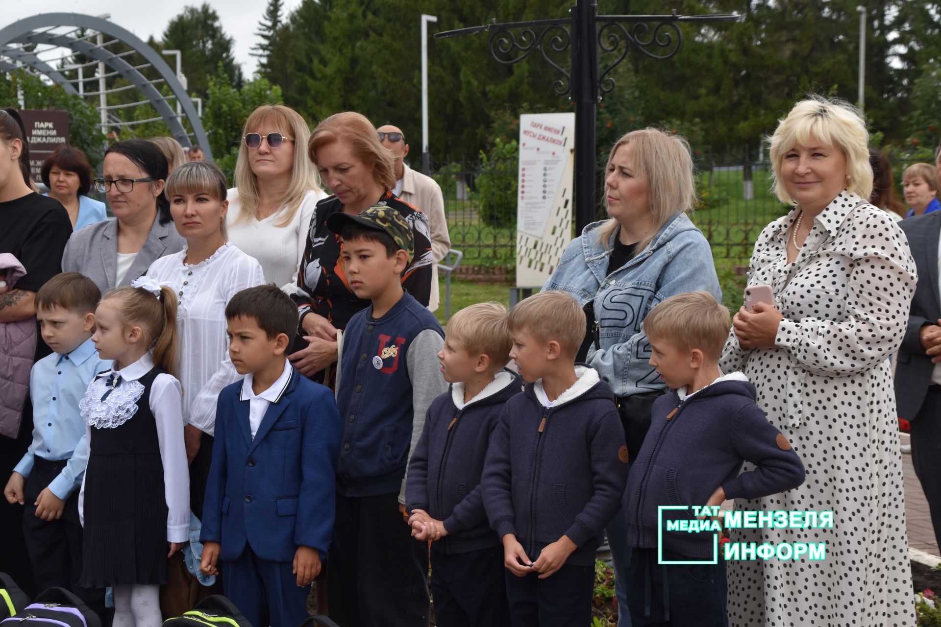 Будущие мензелинские первоклассники получили подарки к школе
