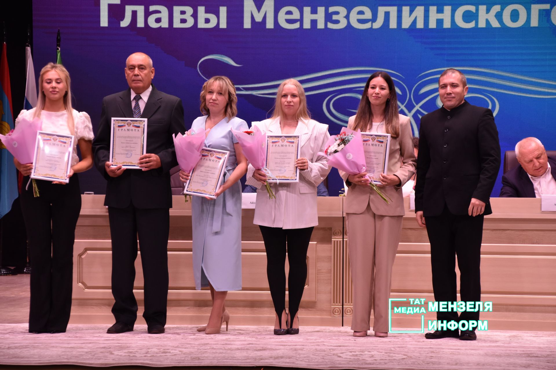 Педагогов наградили за вклад в развитие образования на августовской конференции