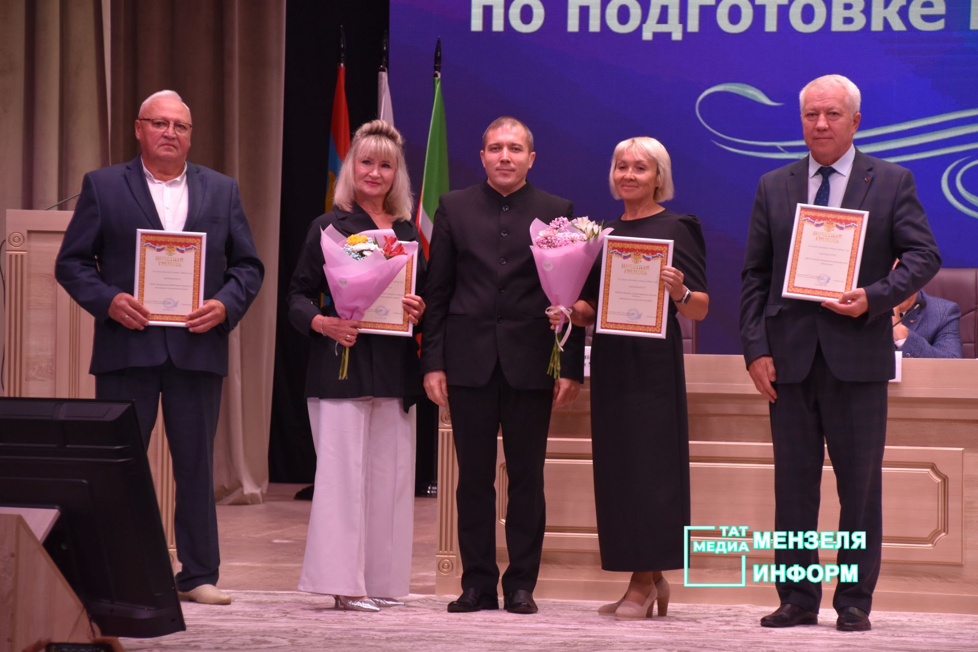 Педагогов наградили за вклад в развитие образования на августовской конференции