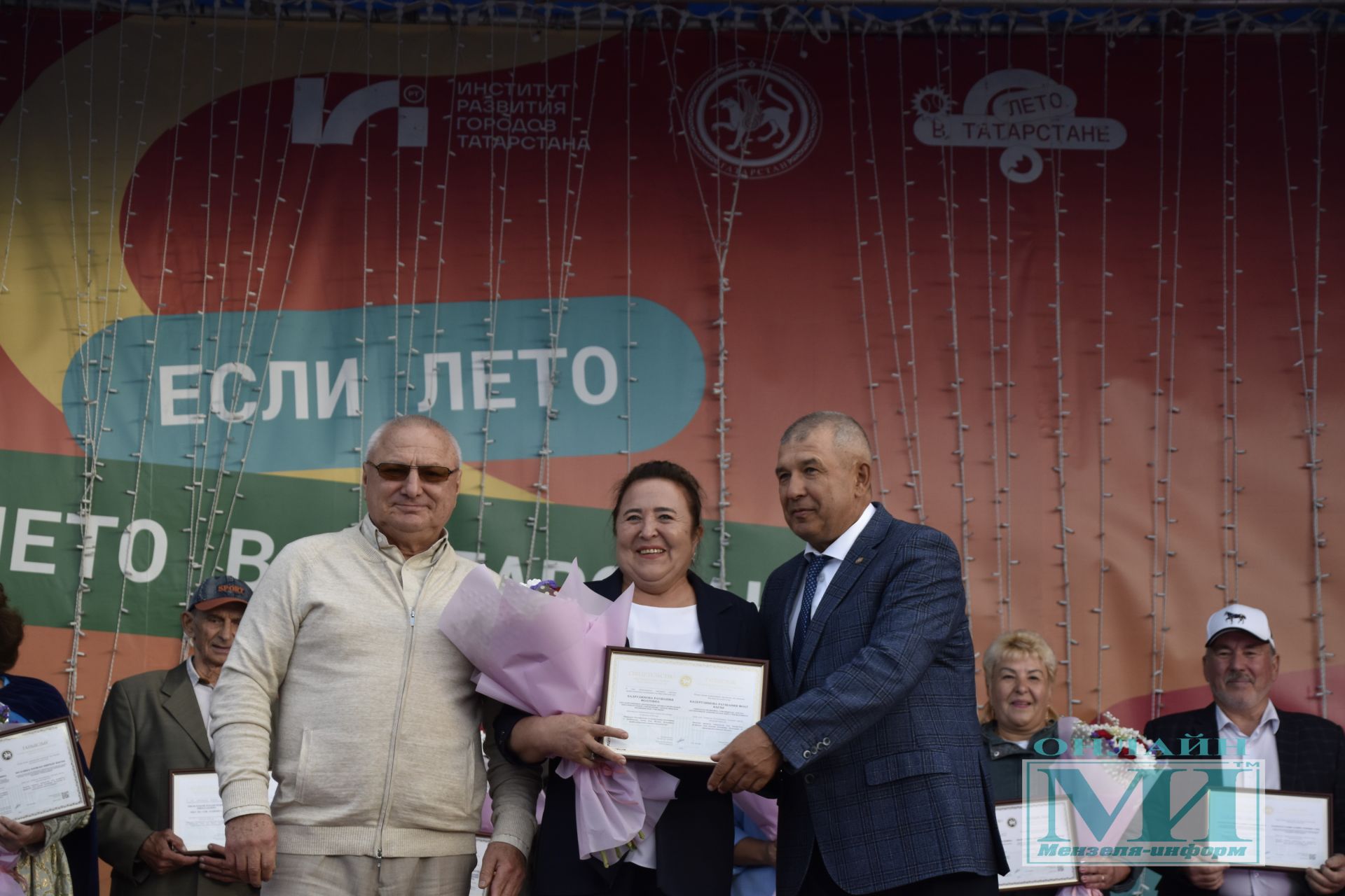 В Мензелинске вручили свидетельства о внесении в электронную Доску почёта РТ