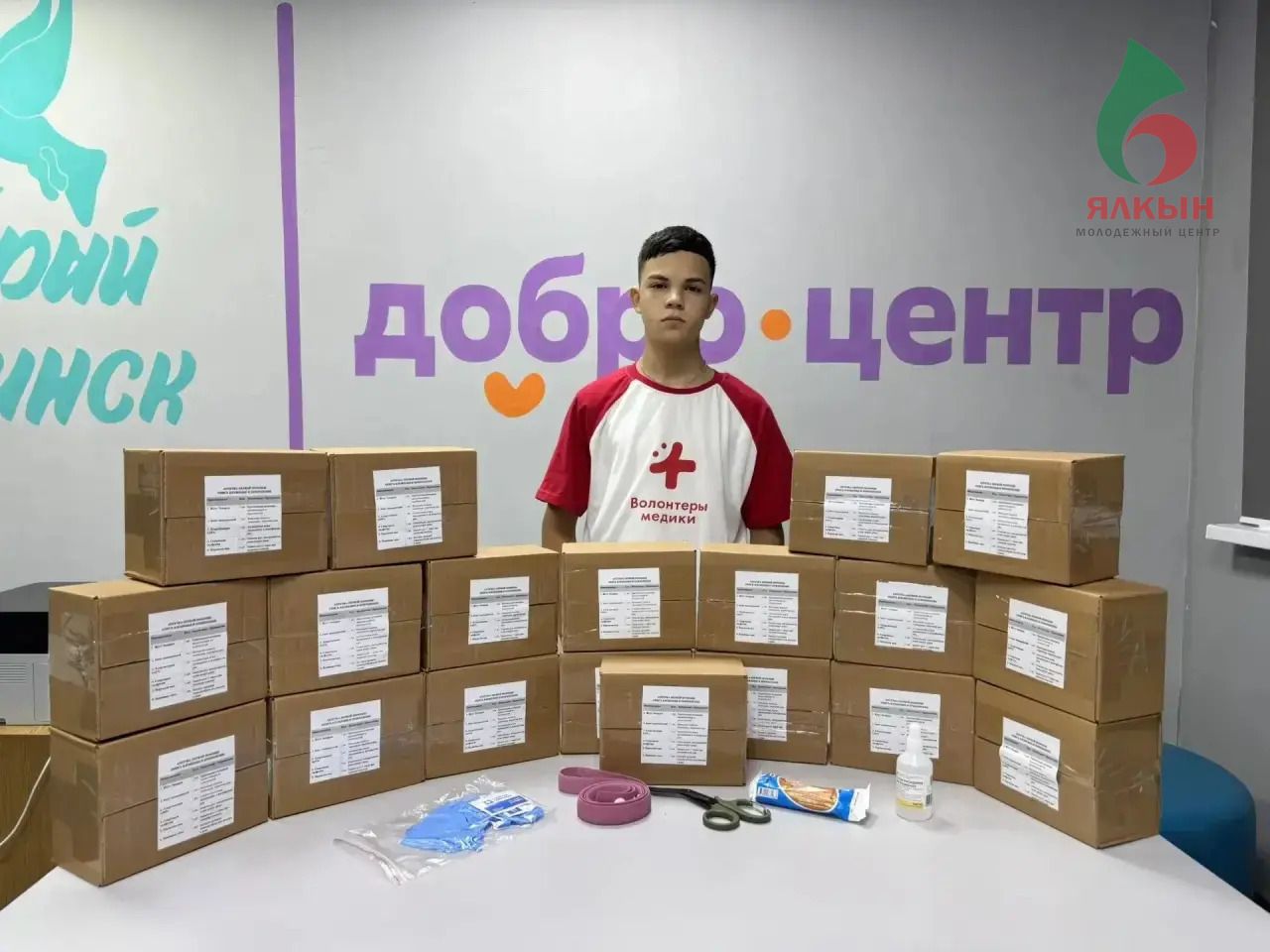 Студент из Мензелинска собрал 20 тактических аптечек для бойцов